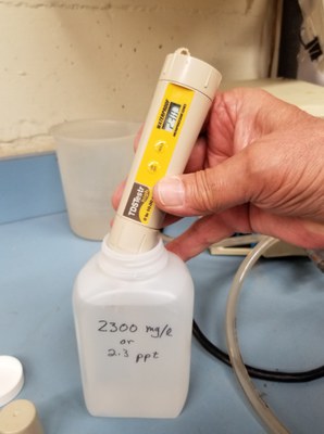photo of calibrating a TDS meter