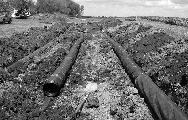 Cylindrical gravelless pipe in shallow trench