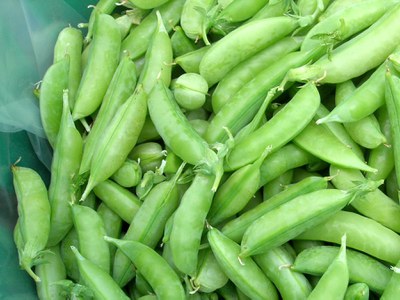 The pods of snap peas are juicy and crunchy.  