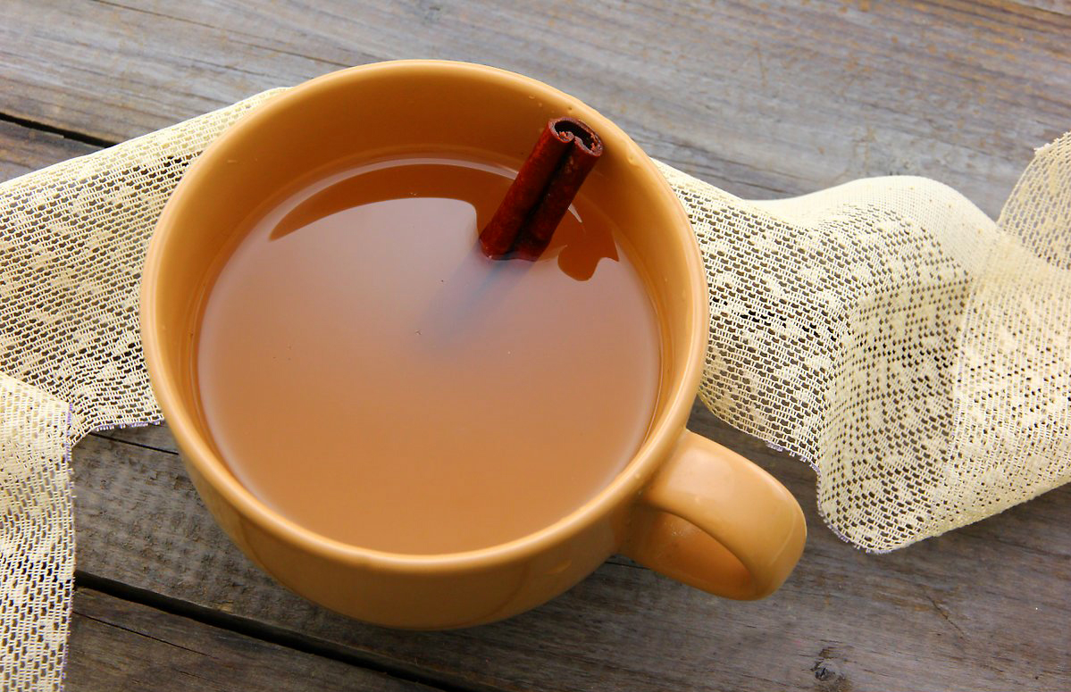 A mug of hot apple cider is a special treat on a cold day. (Photo by Wikihow)