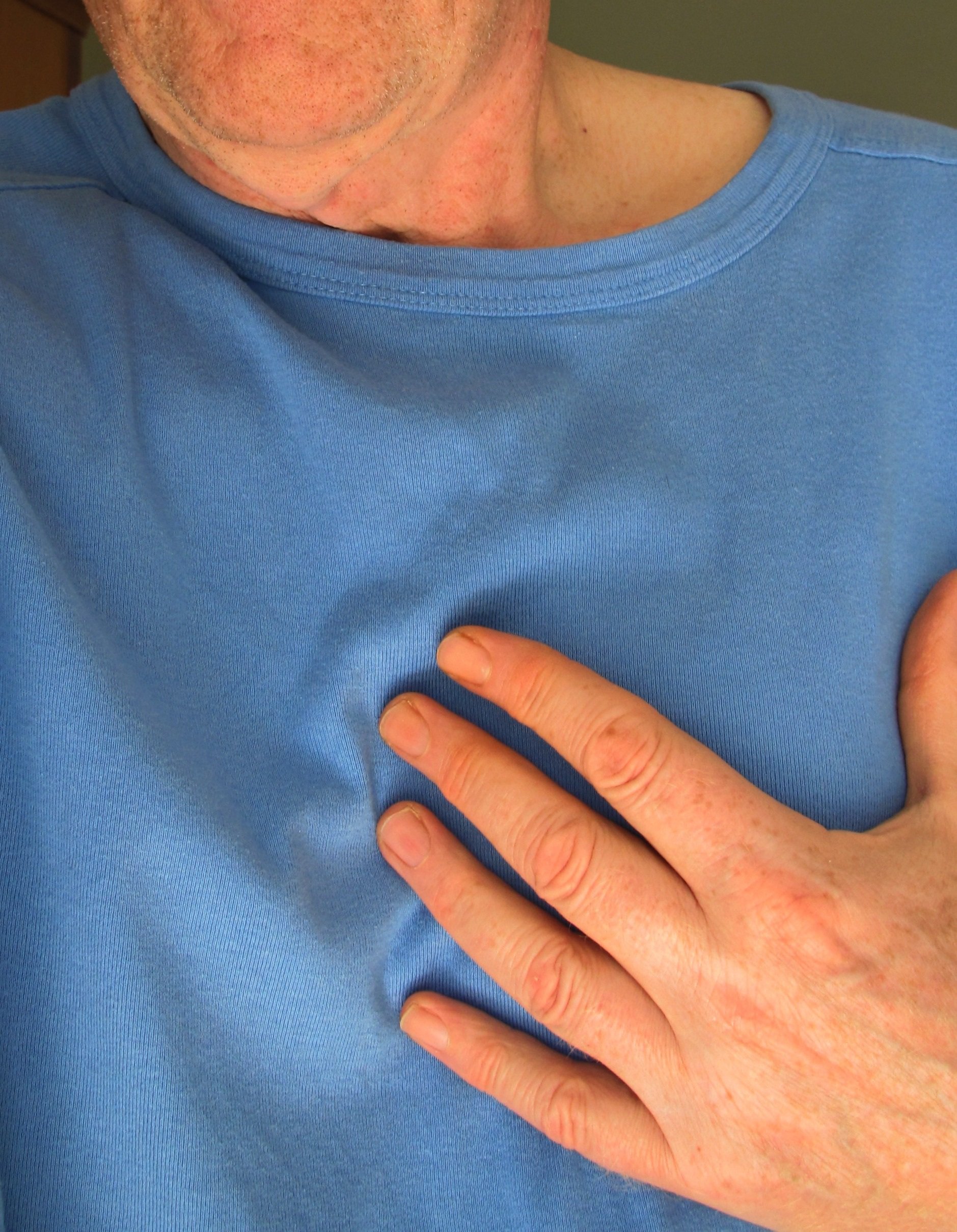 Many people experience discomfort or an uncomfortable pressure in the chest as a sign of heart issues. (Pixabay photo)
