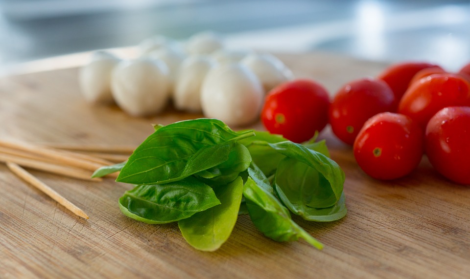 Tomatoes and fresh basil are in season in many gardens. (Photo courtesy of Skitterphoto/Pixabay)