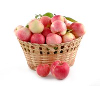 Eating apples may decrease our risk for heart disease and certain types of cancer, and it may help improve lung function. (Pixabay photo)