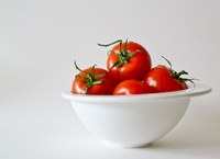 Tomatoes are rich in nutrients and low in calories. (Photo courtesy of Anelka/Pixabay)