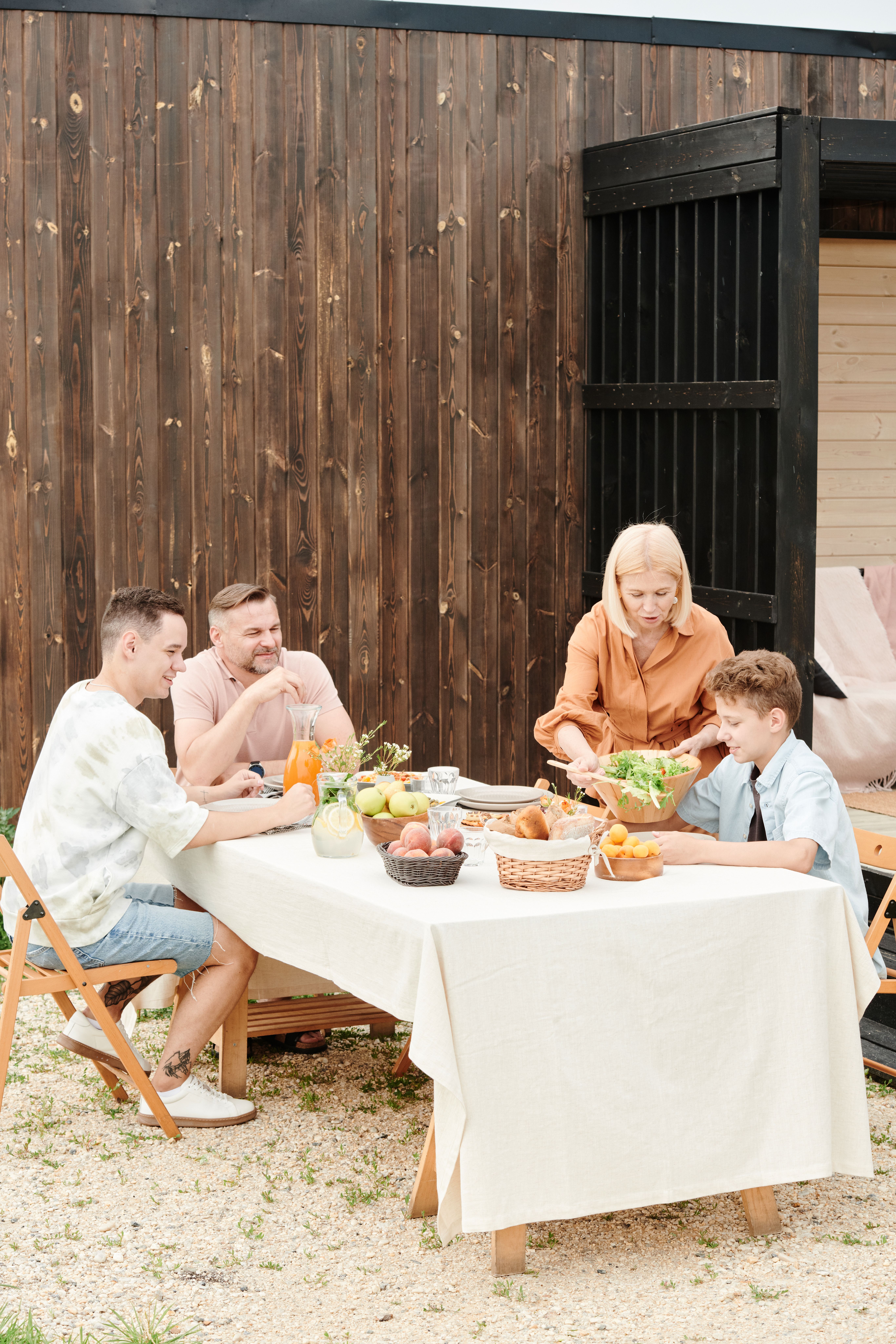 Children and teens who eat more often with their families tend to have better grades and vocabulary skills. (Pexels photo)