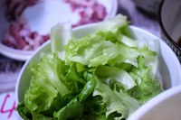 Past cyclosporiasis outbreaks have been associated with leafy greens, bagged salads, herbs and other vegetables. (Pixabay photo)
