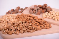 Adding some nuts to your diet on a regular basis could reduce your risk of heart disease. (Pixabay photo)