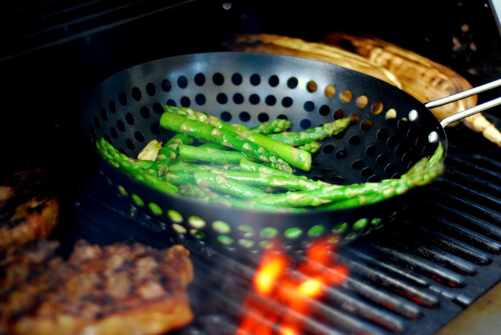 Grilled asparagus flickr photo by Meg
