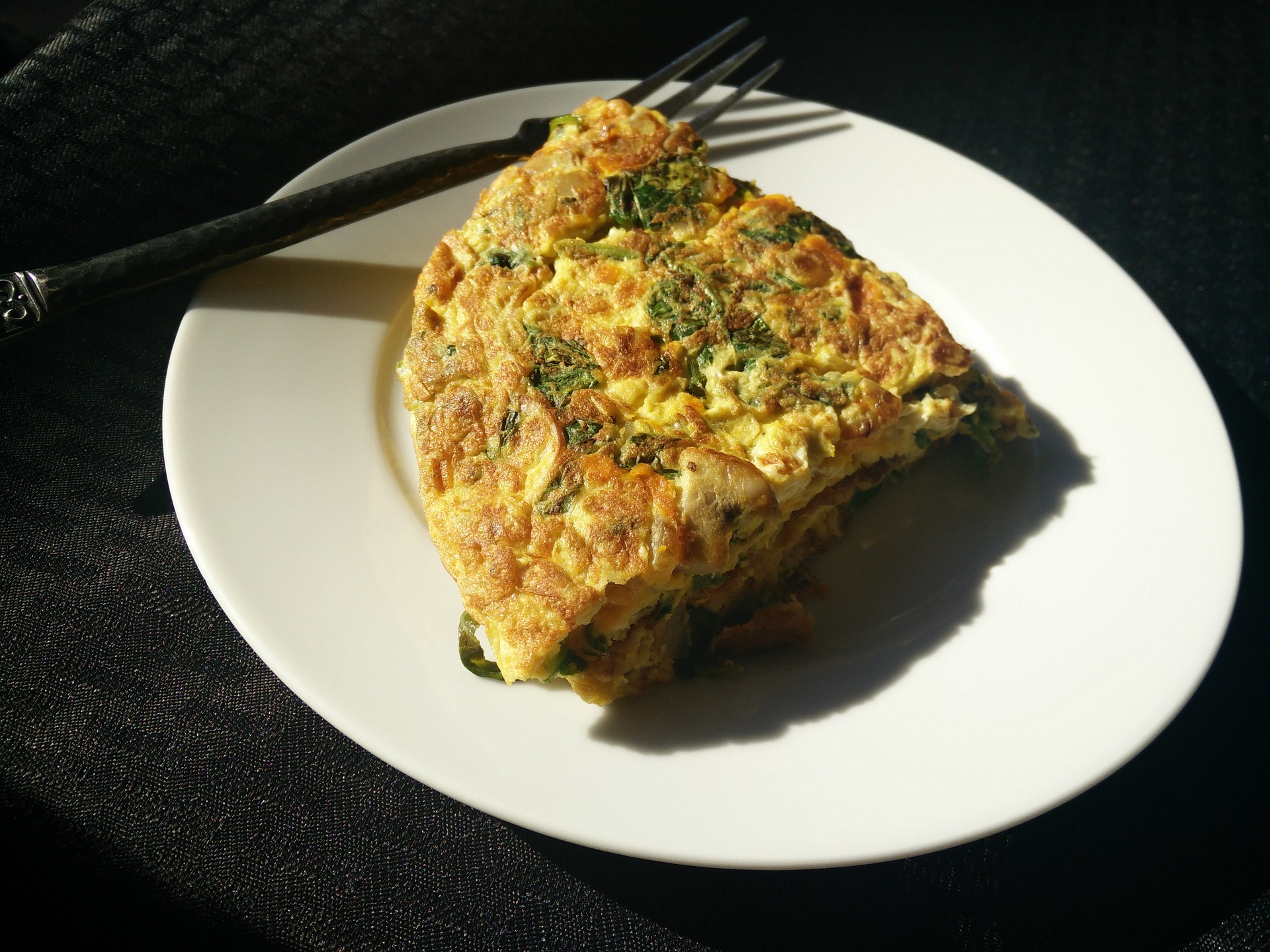 This broccoli cheese fritata is an easy-to-make one-pan meal that includes eggs, a good source of nutrients. (Photo courtesy of Pixabay)
