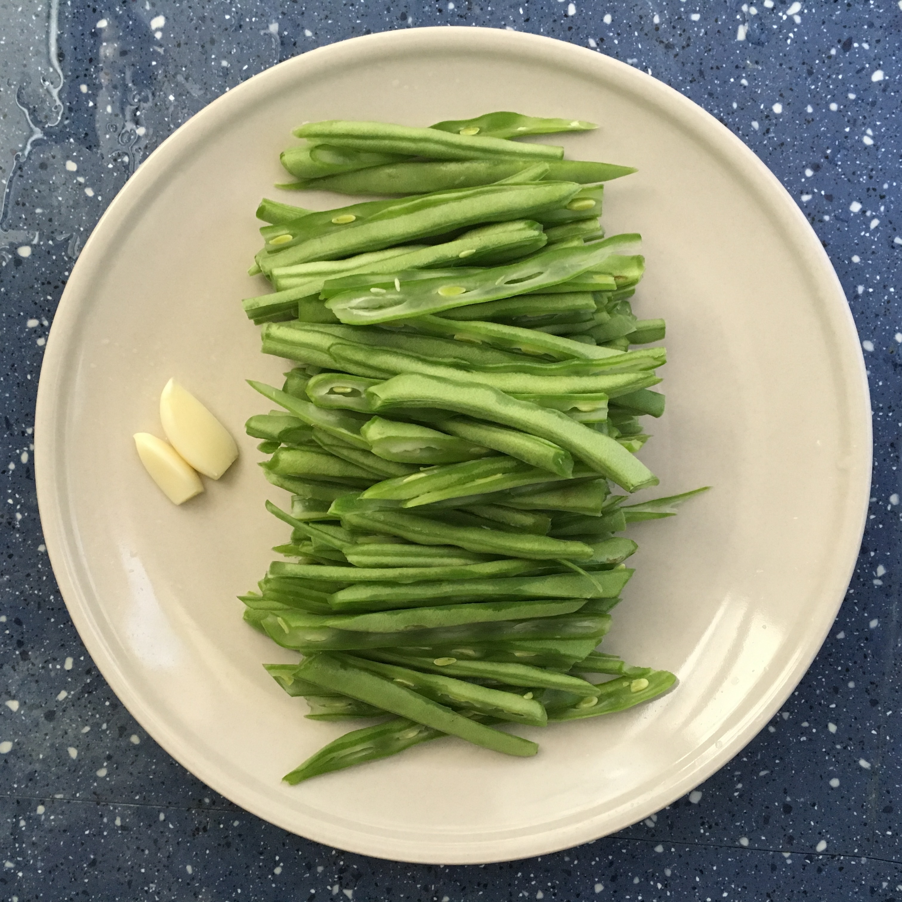 Green beans are a low-calorie, versatile food that is coming into season. (Photo courtesy of Pixabay)