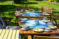Keep food safety in mind when planning outdoor parties. (Photo courtesy of Pixabay)