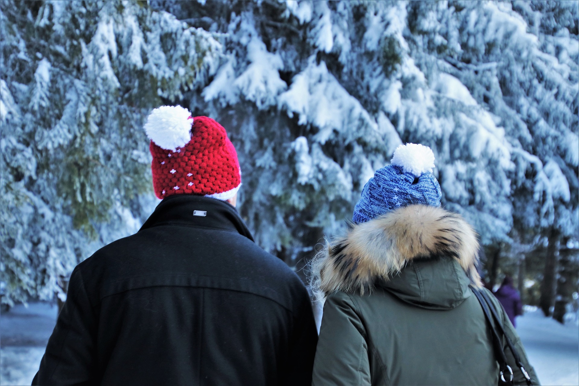 Bundle up to enjoy outdoor walks and stay active this winter. (Pixabay photo)