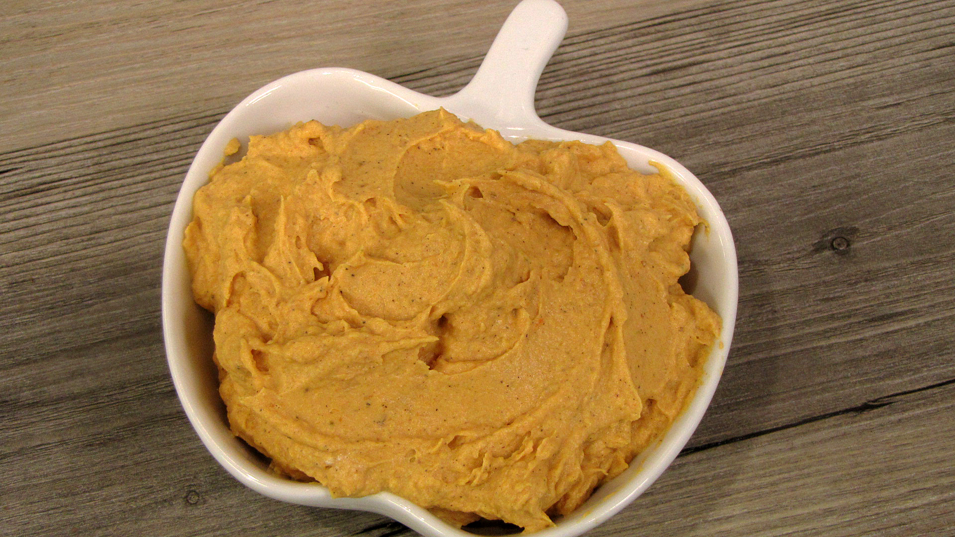 Serve this dip with graham crackers or crunchy apples for a seasonal treat after an evening of trick-or-treating. (NDSU photo)