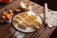 Food can bind families together and keep communities connected. (Pixabay photo)