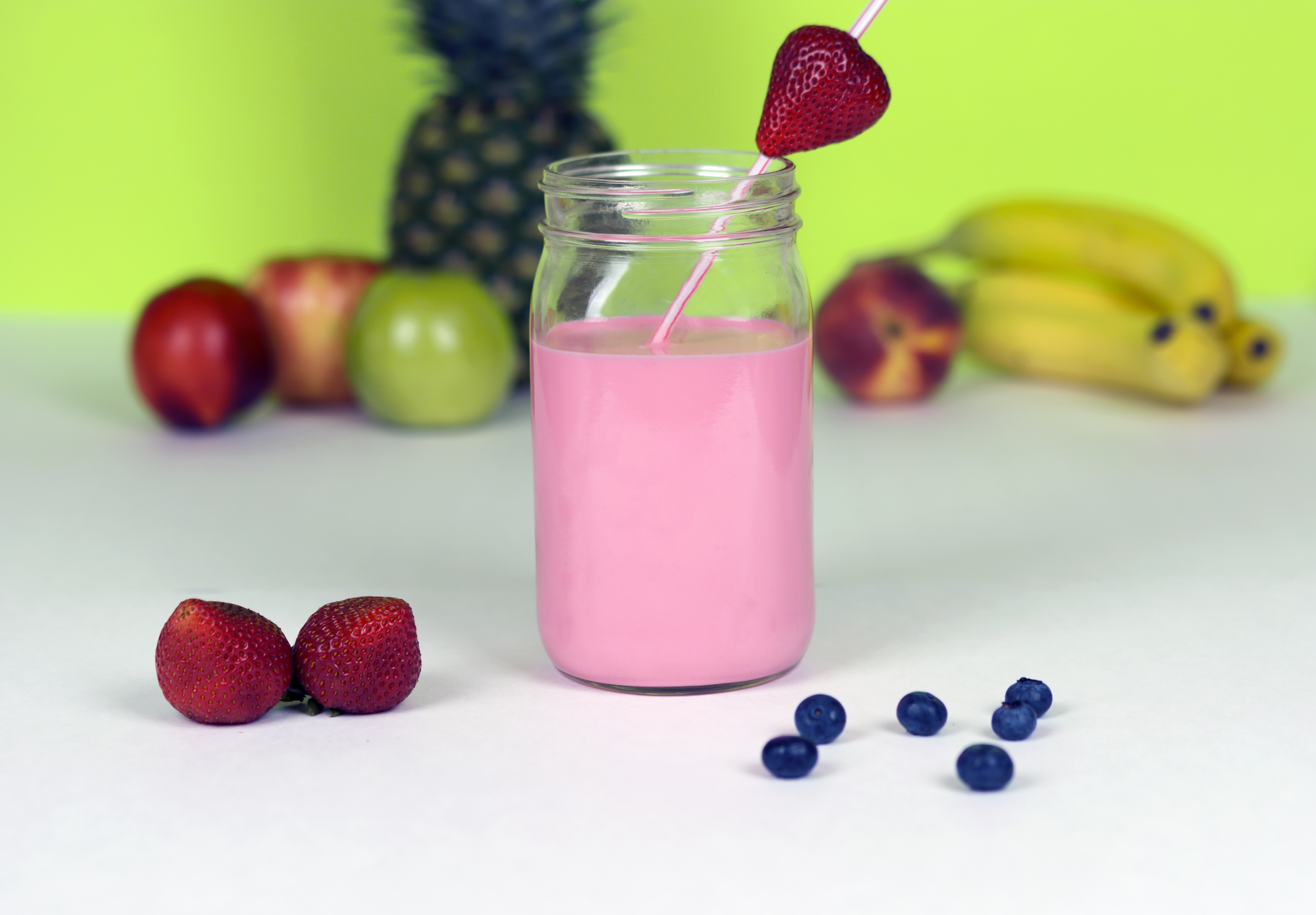 This smoothie is a tasty beverage with vitamin D-rich milk and fruits rich in many vitamins and minerals to keep our bodies strong. (Photo courtesy of Pixabay)