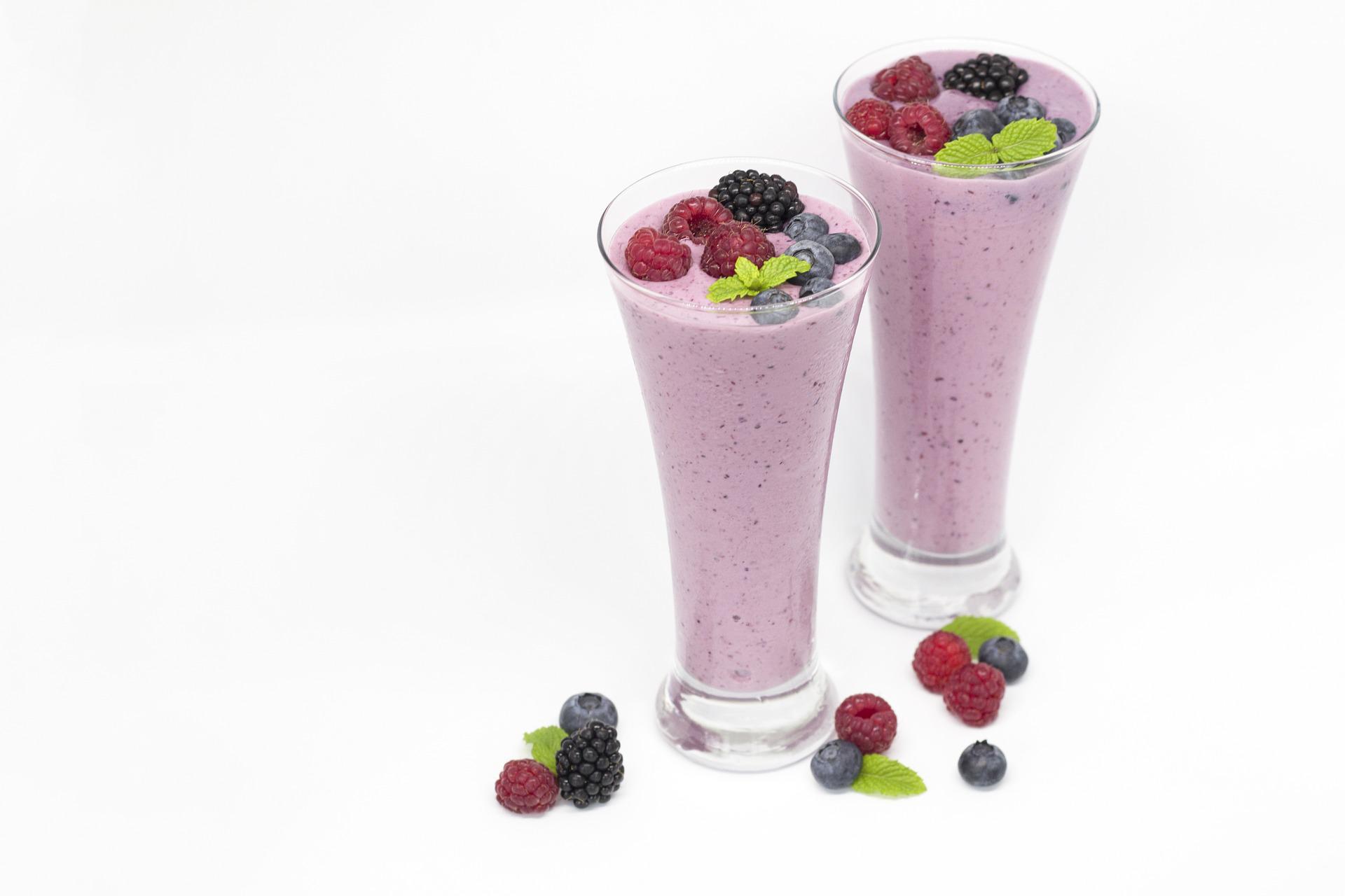 A milk-based smoothie is a good portable breakfast option. (Pixabay photo)