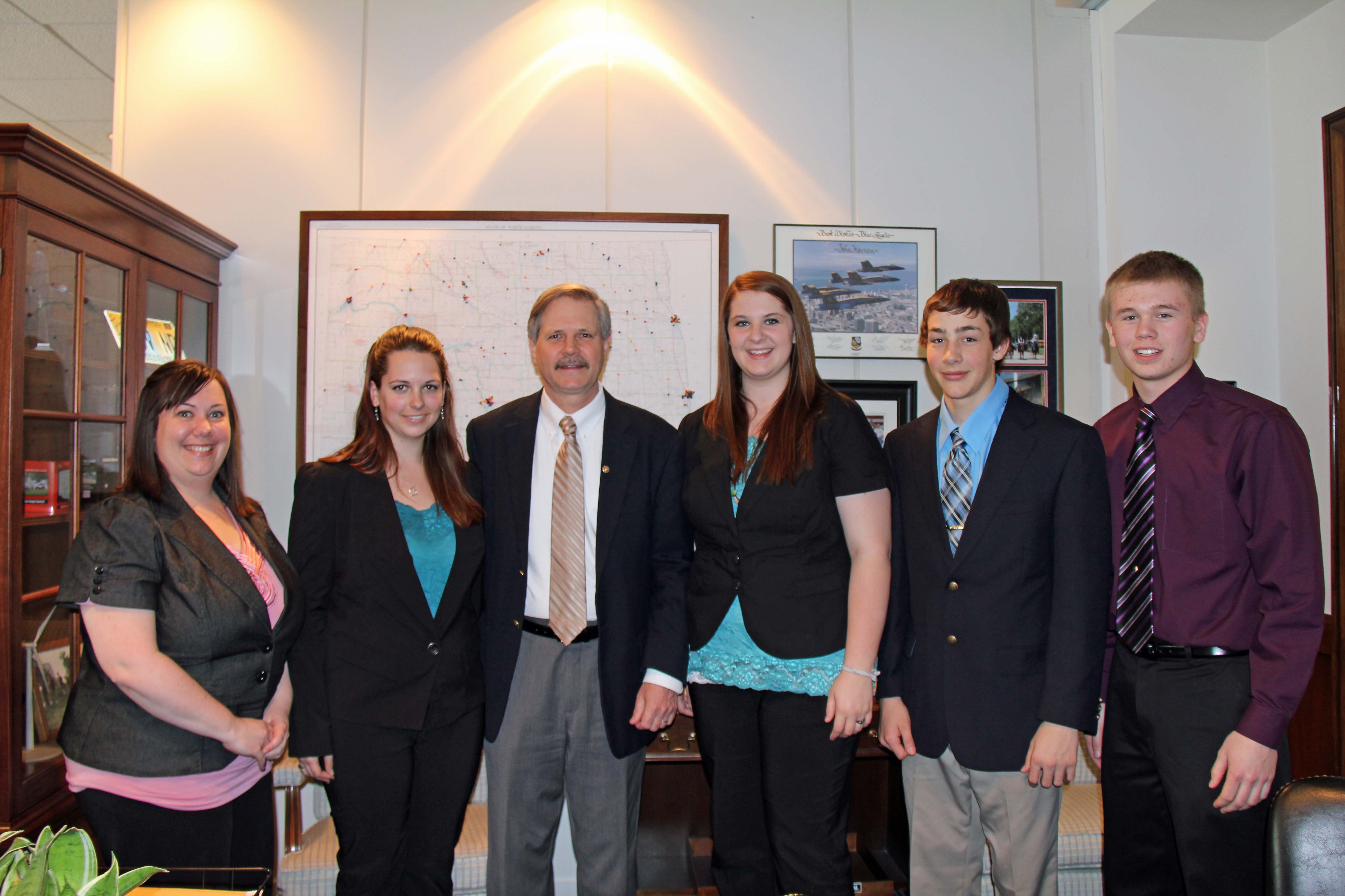 North Dakota's delegates to the National 4-H Conference meet with U.S. Sen. John Hoeven, R-N.D. Pictured are, from left to right: NDSU 4-H youth development specialist Katie Tyler, conference delegate Deann Berntson, Hoeven, and conference delegates Bobbi Jo Kronberg, Colby Hennessy and Justin Zahradka.