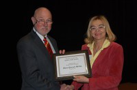 Anna Grazul-Bilska receives the Eugene R. Dahl Excellence in Research Award from Ken Grafton