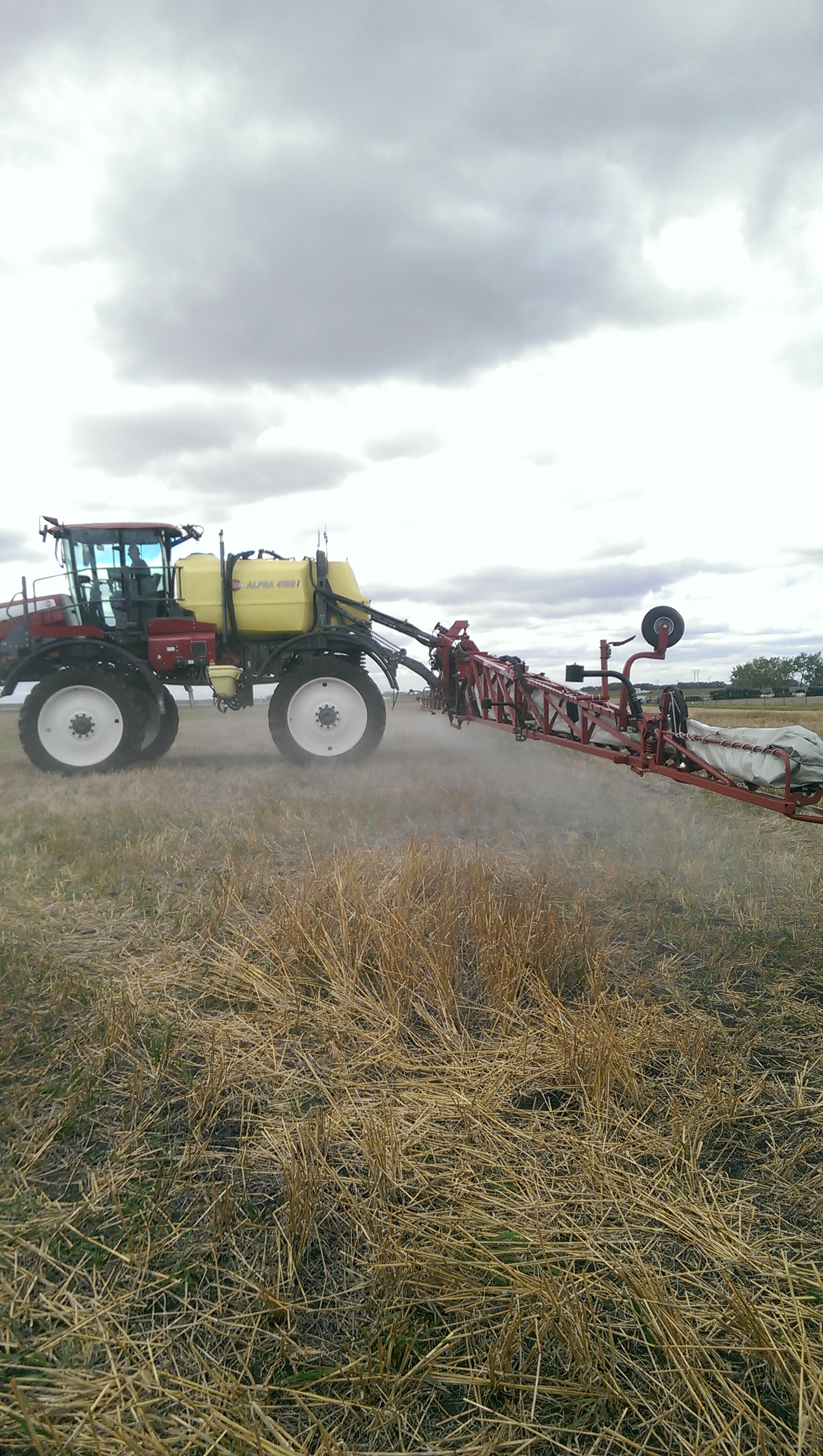 Big Iron visitors see an NDSU Extension demonstration of agricultural chemical spray drift. (NDSU photo)