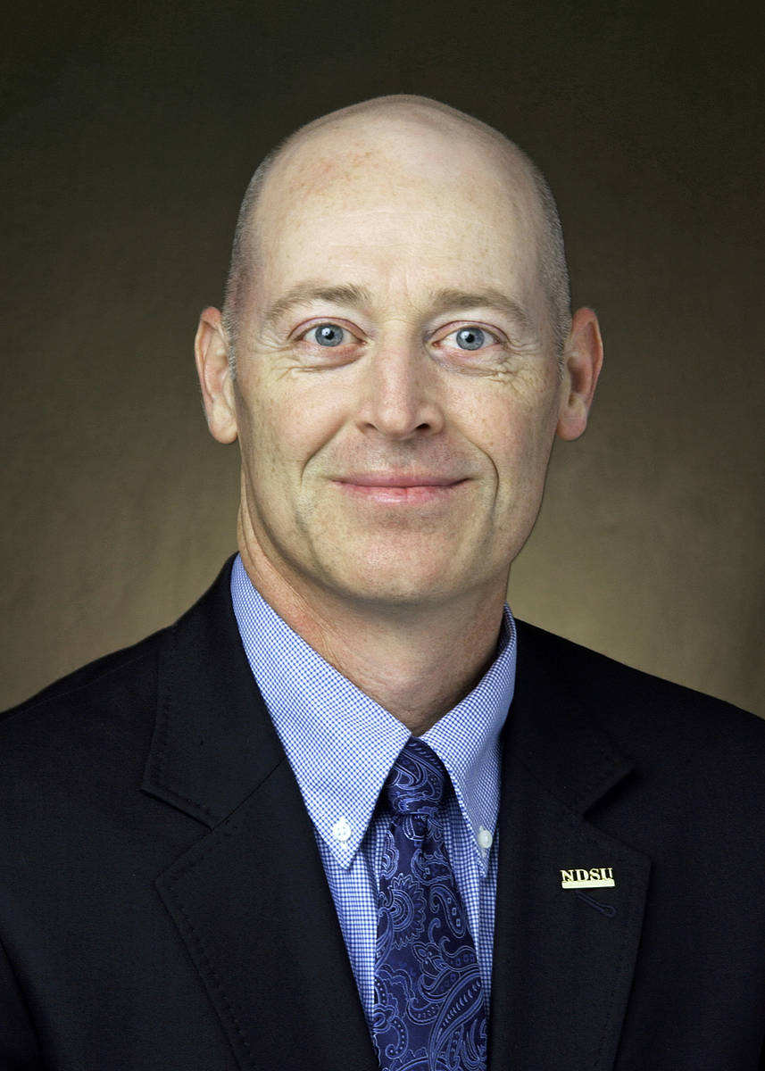 Thomas DeSutter receives the H. Roald and Janet Lund Excellence in Teaching Award. (NDSU photo)