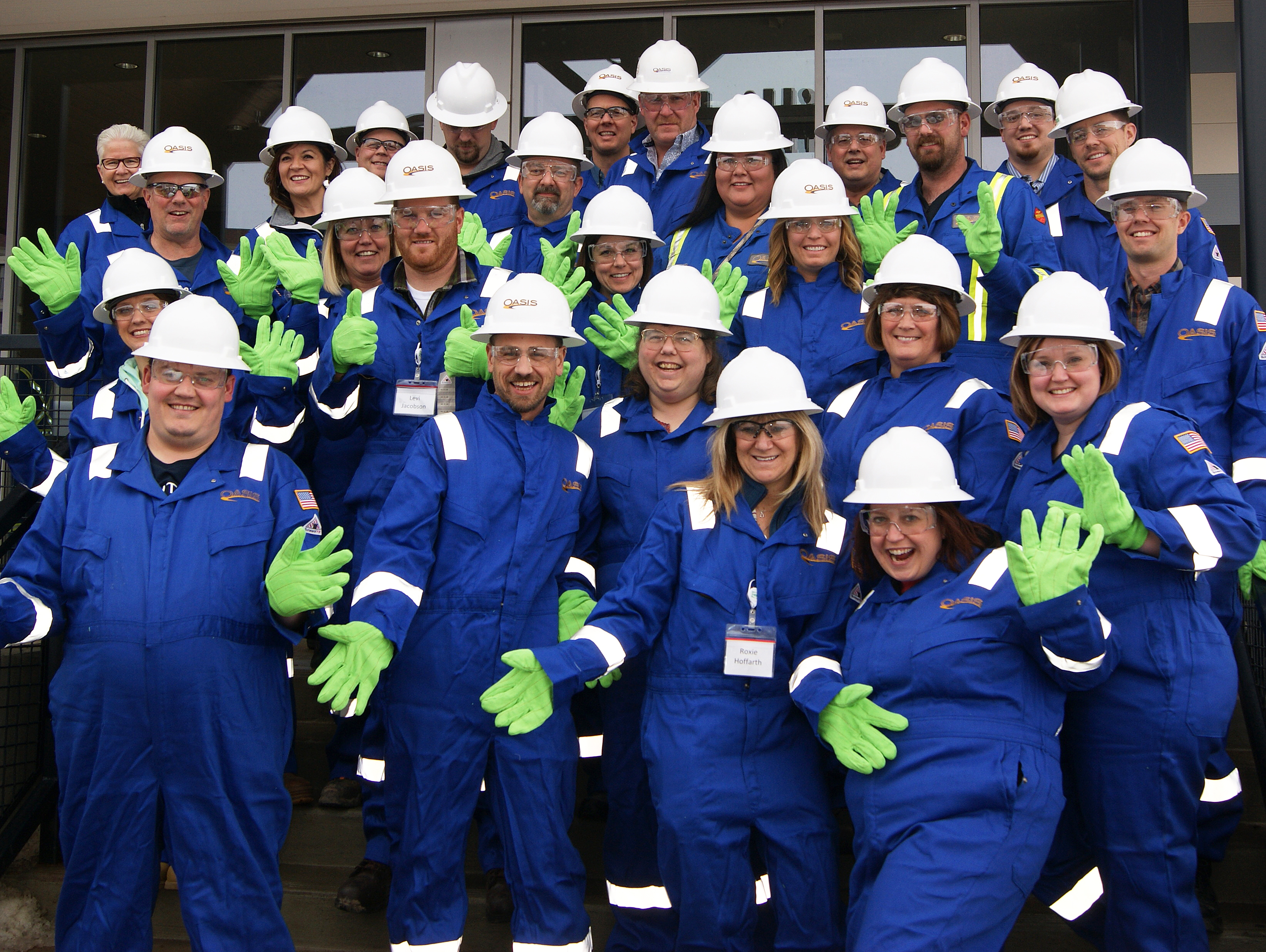 RLND Class VII suits up to tour an oil drilling and fracking site near Watford City, N.D. (NDSU photo)