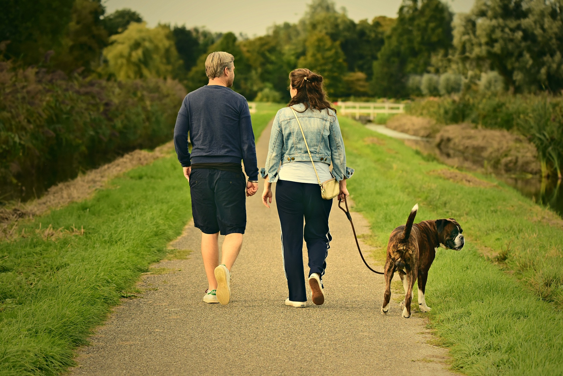 Making time for an outdoor walk with a loved one can contribute to physical, emotional and social well-being. (Pixabay photo)