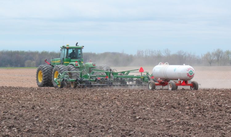Although field conditions and weather have been conducive to harvest operations, the warm and dry conditions pose a risk for nitrogen (N) losses if applied in the fall. (Photo courtesy of Michigan State University Extension)